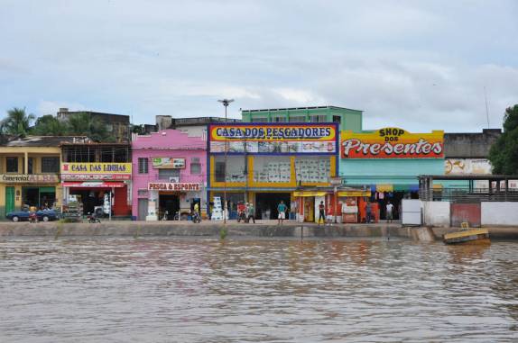 Passando pela cidade de Óbidos, a caminho de Santarém - PA